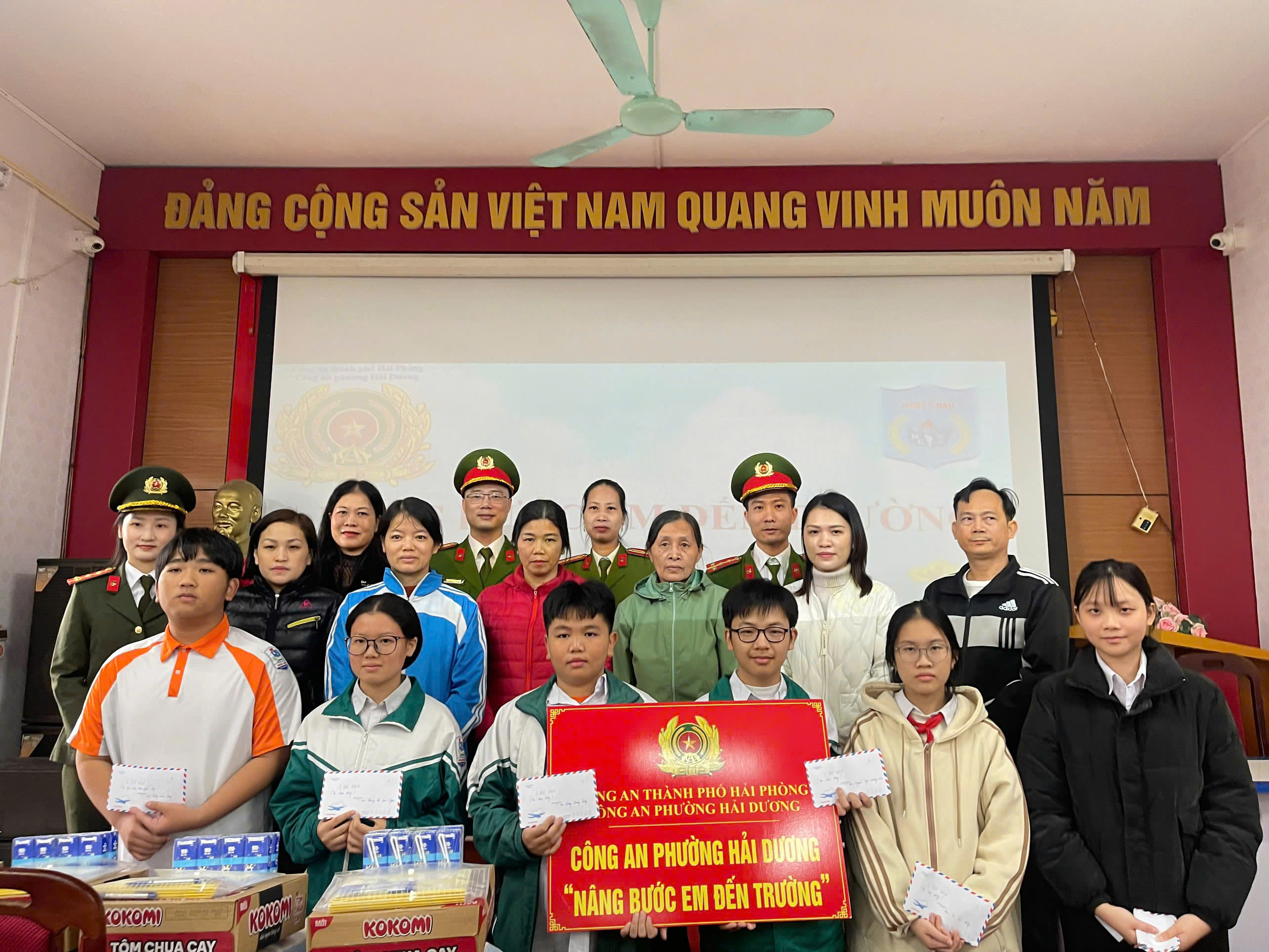 Công an phường Hải Dương thi đua “Ba nhất” bằng những việc làm thiết thực vì Nhân dân